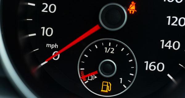 ¿Cómo ahorrar combustible al conducir?